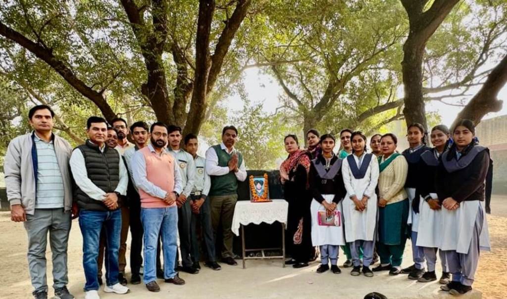 A tribute ceremony for Martyr Devendra Singh was held at the Government Senior Secondary School Alavalwas